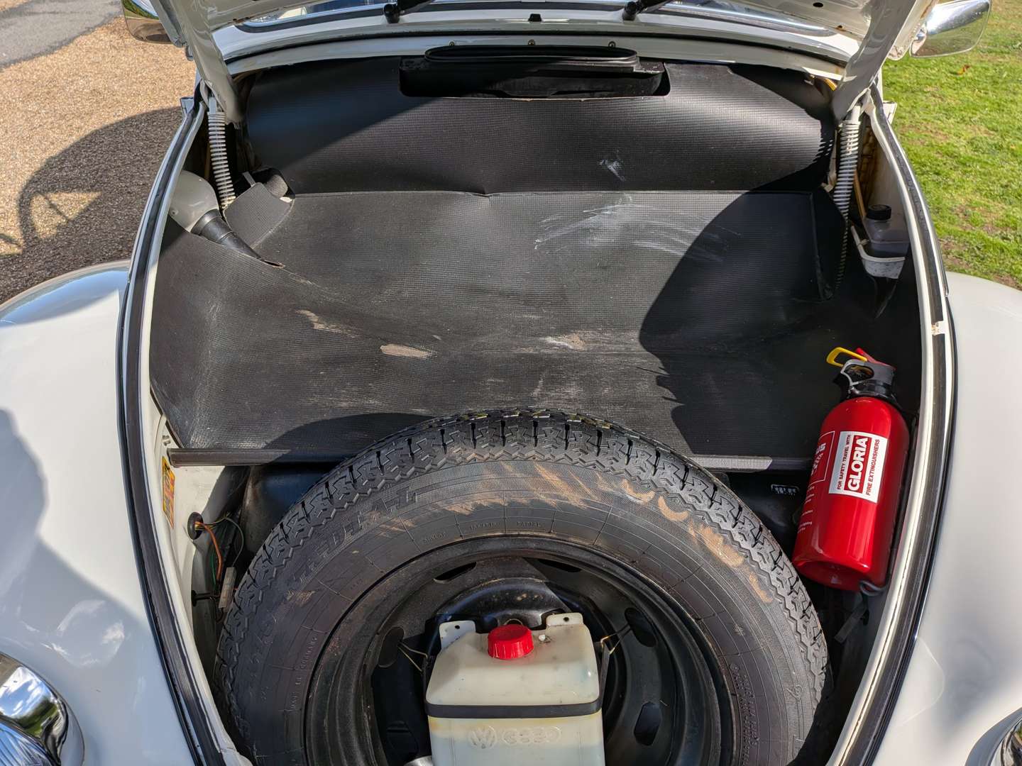 <p>1984 VW BEETLE</p>