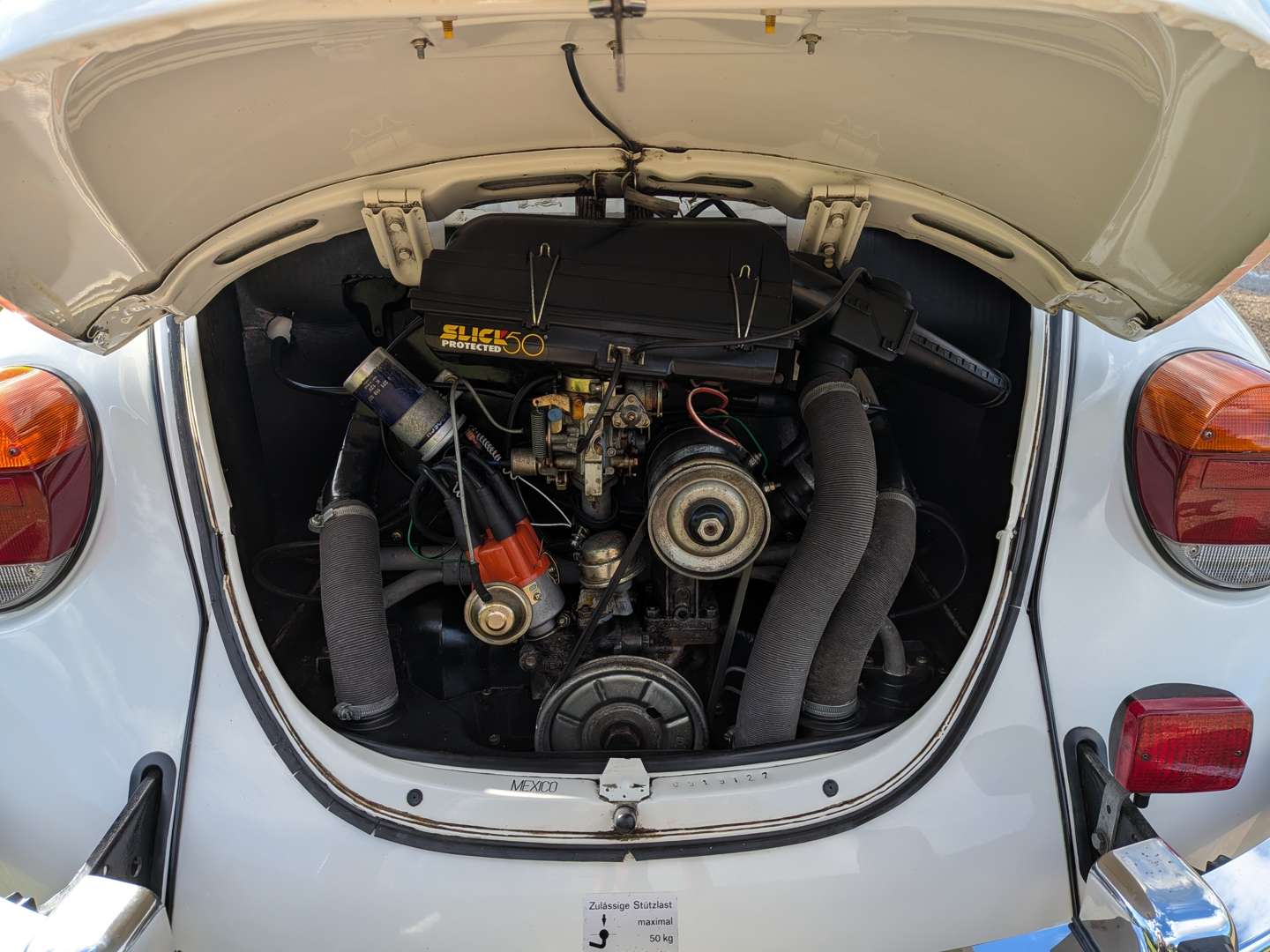 <p>1984 VW BEETLE</p>