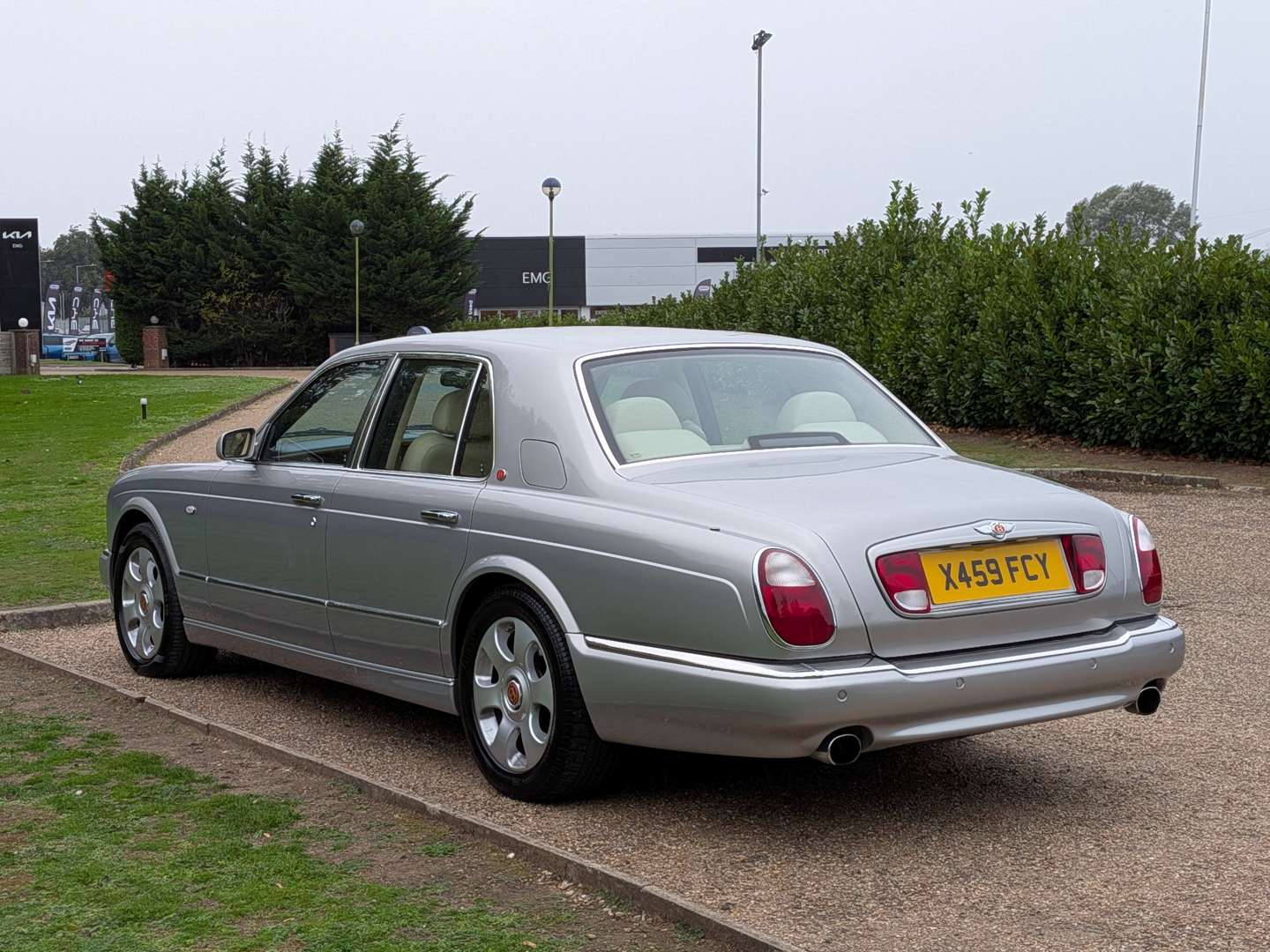 <p>2000 BENTLEY ARNAGE RED LABEL</p>