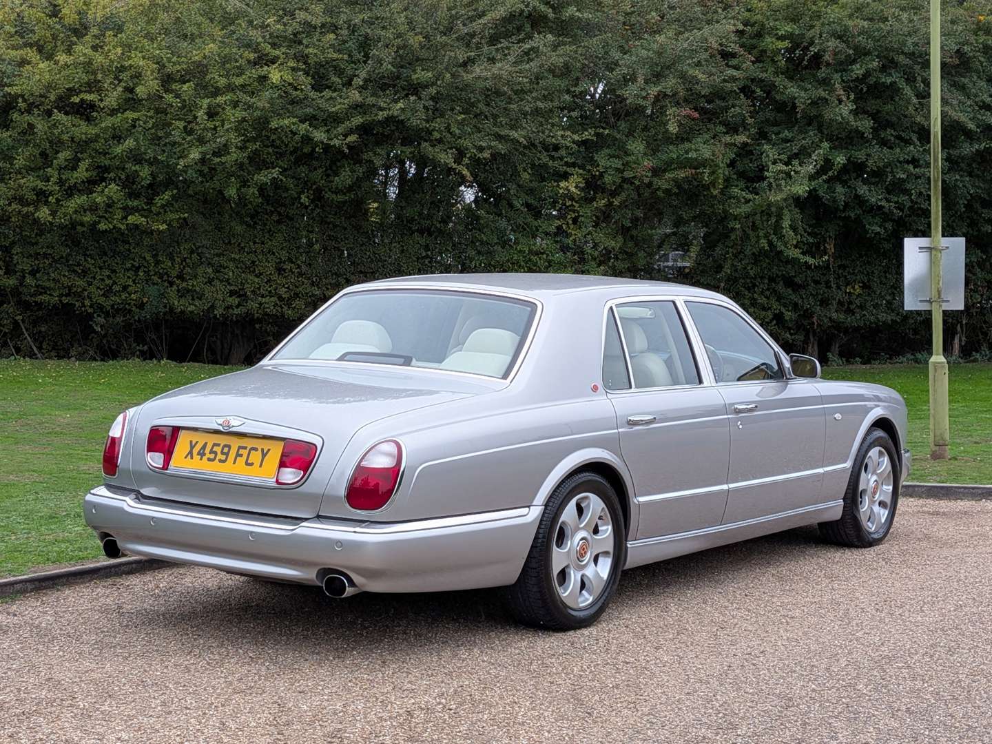<p>2000 BENTLEY ARNAGE RED LABEL</p>