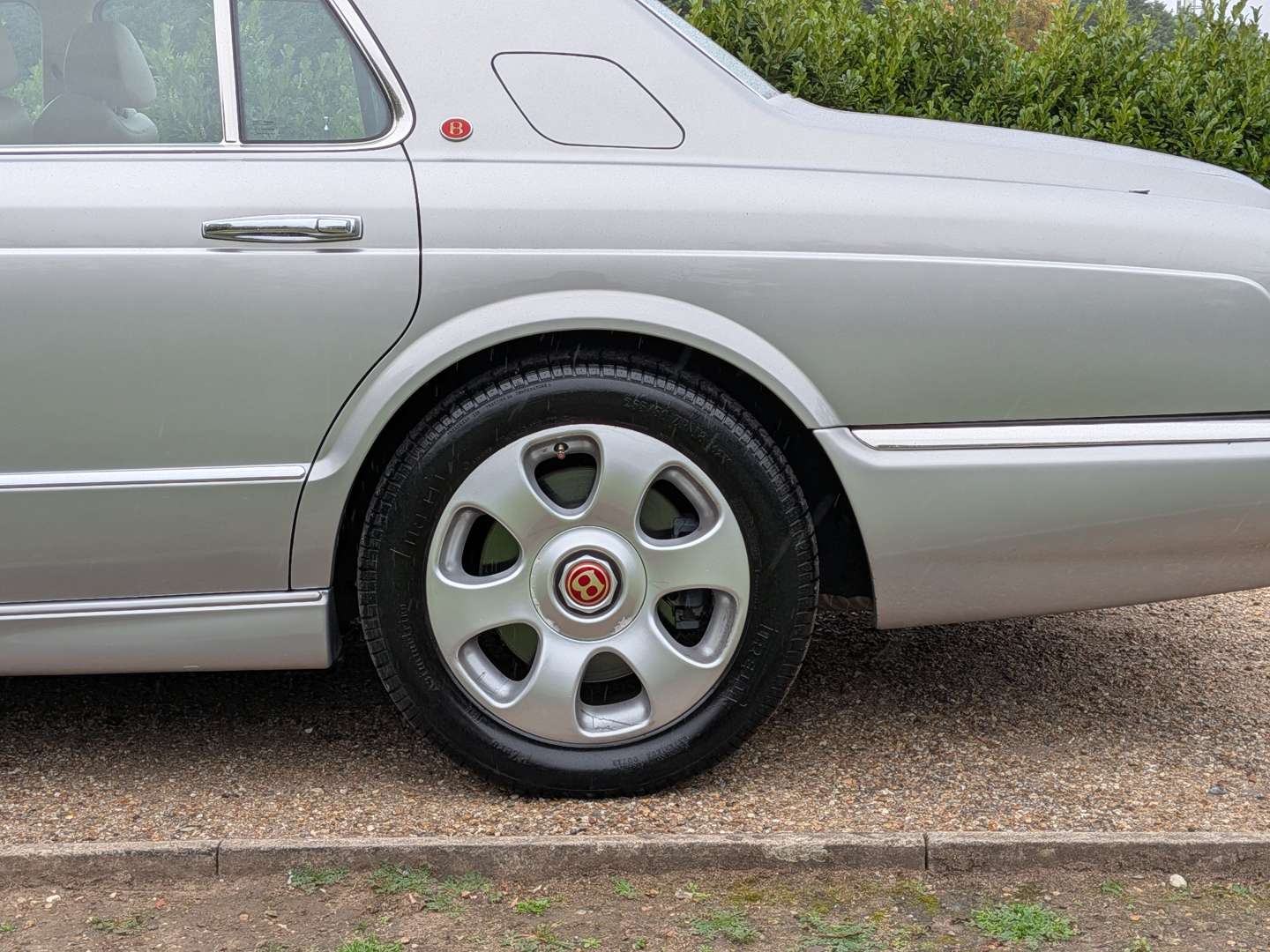 <p>2000 BENTLEY ARNAGE RED LABEL</p>