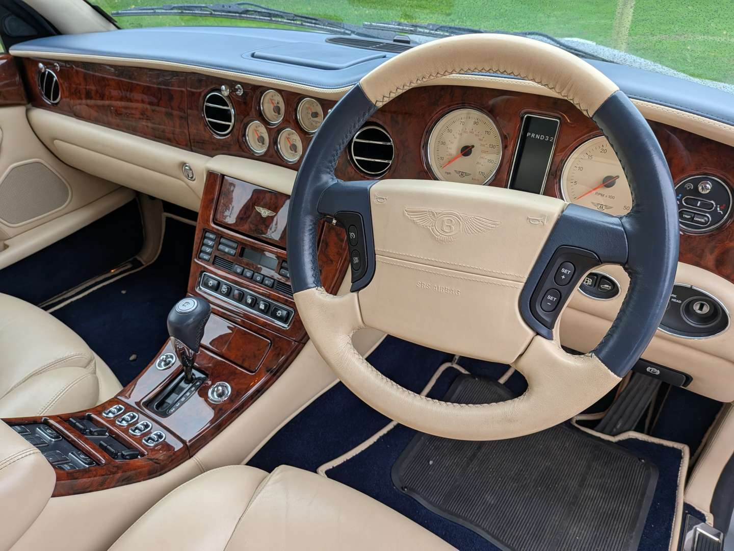 <p>2000 BENTLEY ARNAGE RED LABEL</p>