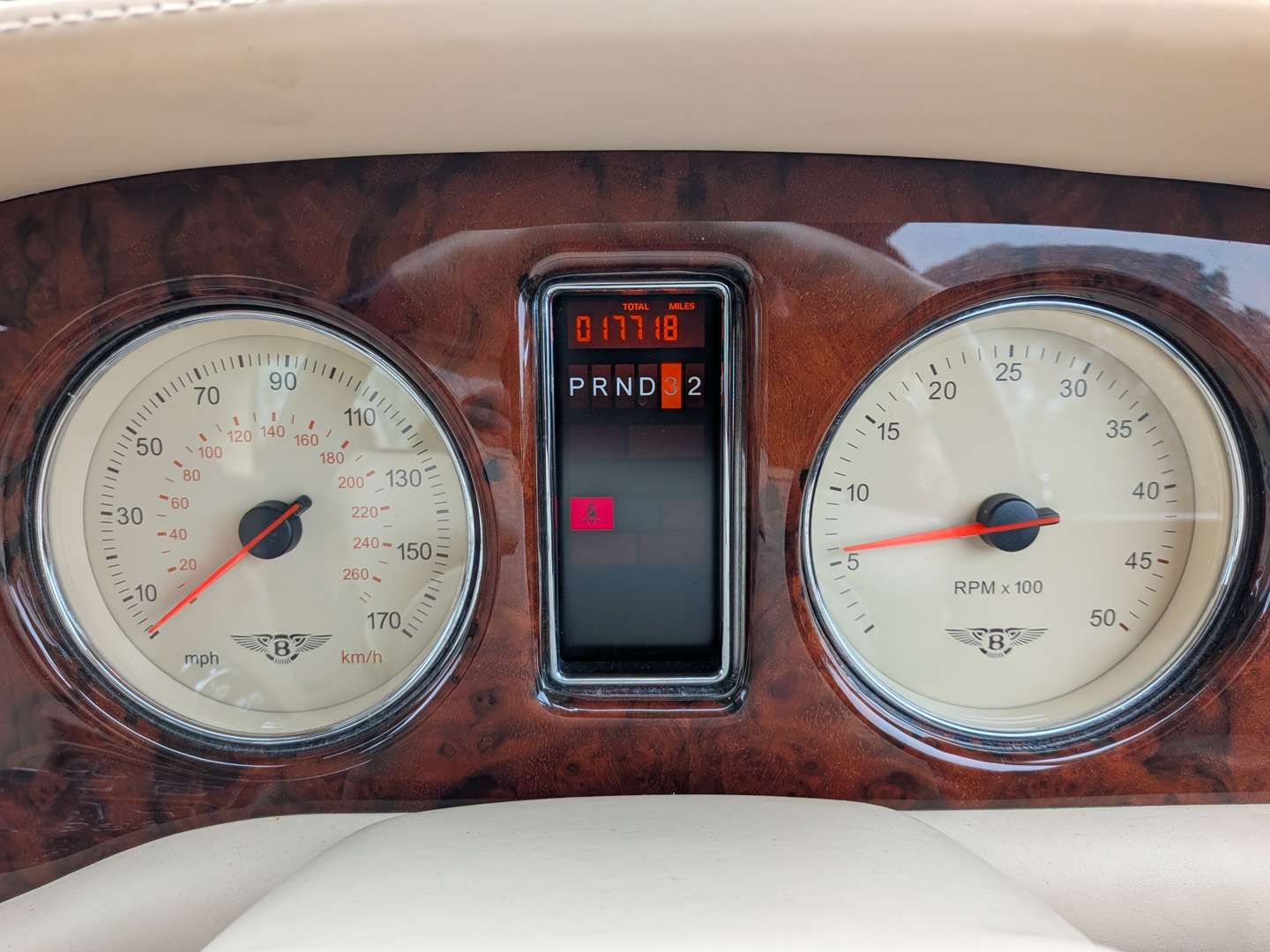<p>2000 BENTLEY ARNAGE RED LABEL</p>