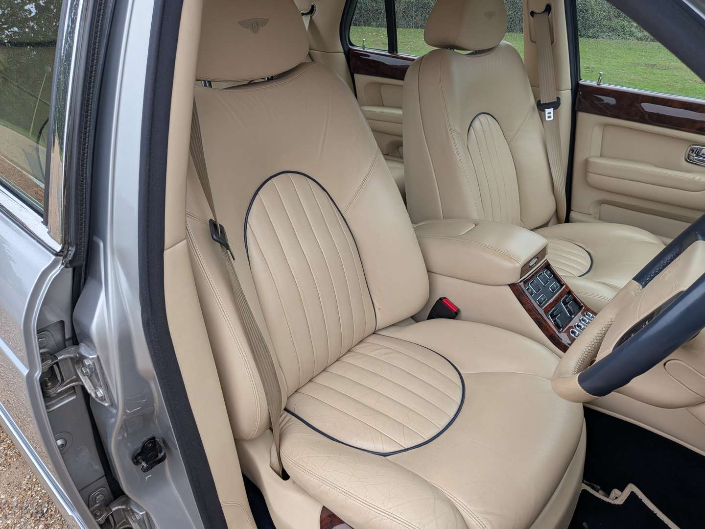 <p>2000 BENTLEY ARNAGE RED LABEL</p>