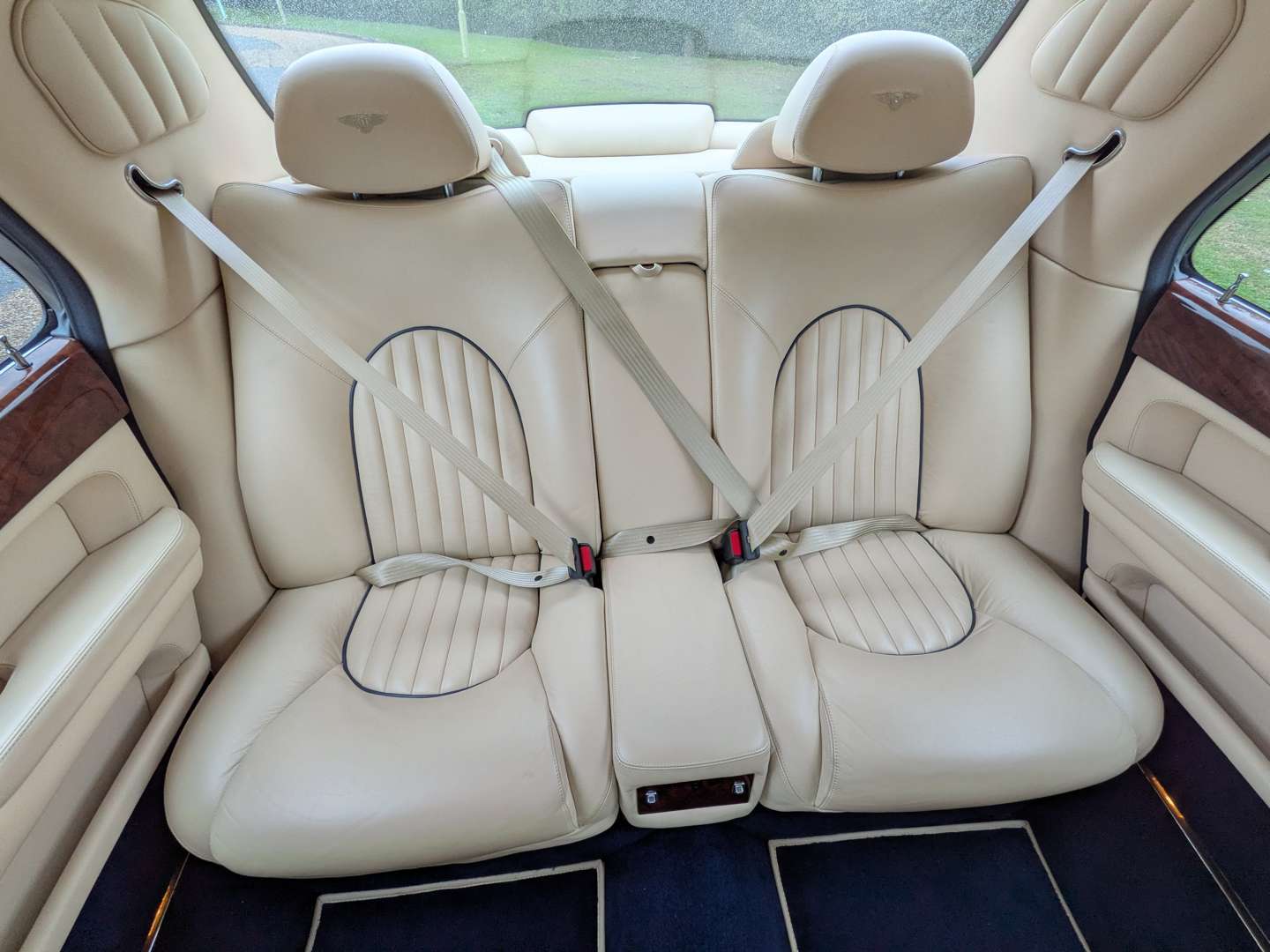 <p>2000 BENTLEY ARNAGE RED LABEL</p>