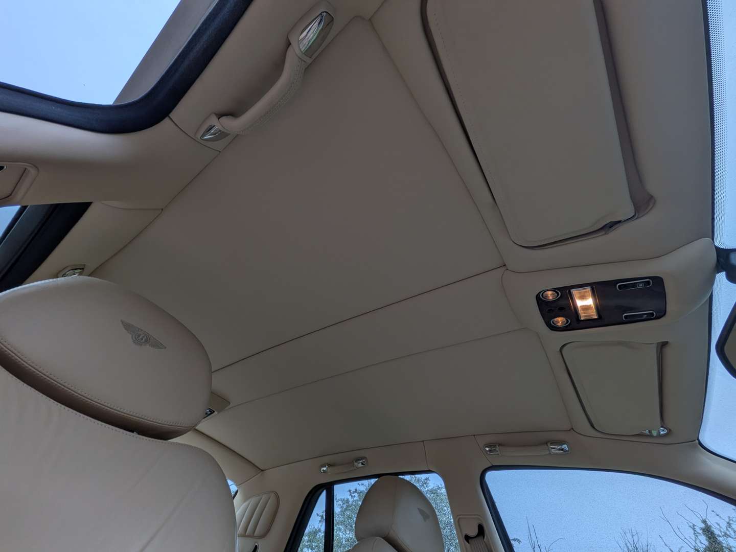 <p>2000 BENTLEY ARNAGE RED LABEL</p>