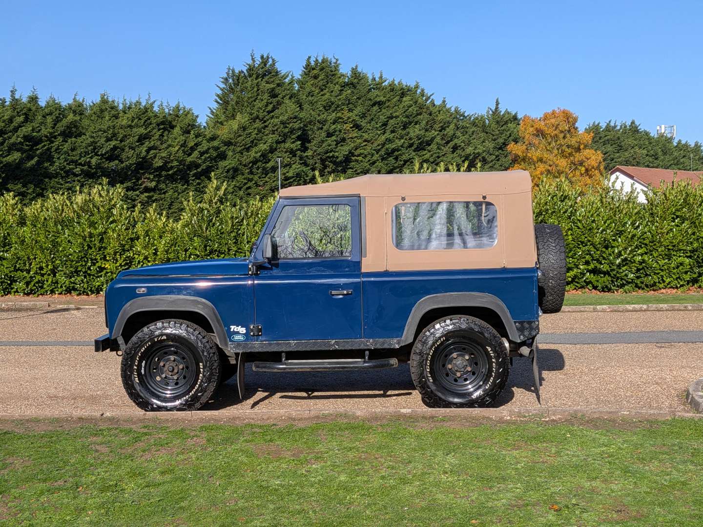 <p>2002 LAND ROVER DEFENDER 90 TD5</p>