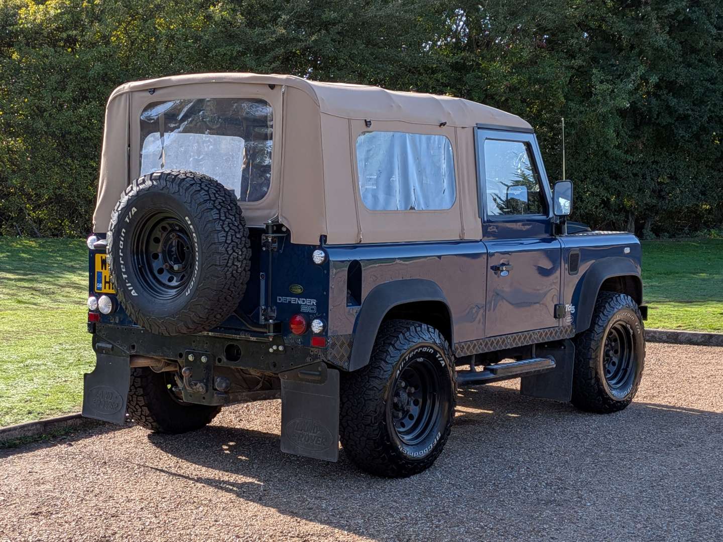 <p>2002 LAND ROVER DEFENDER 90 TD5</p>