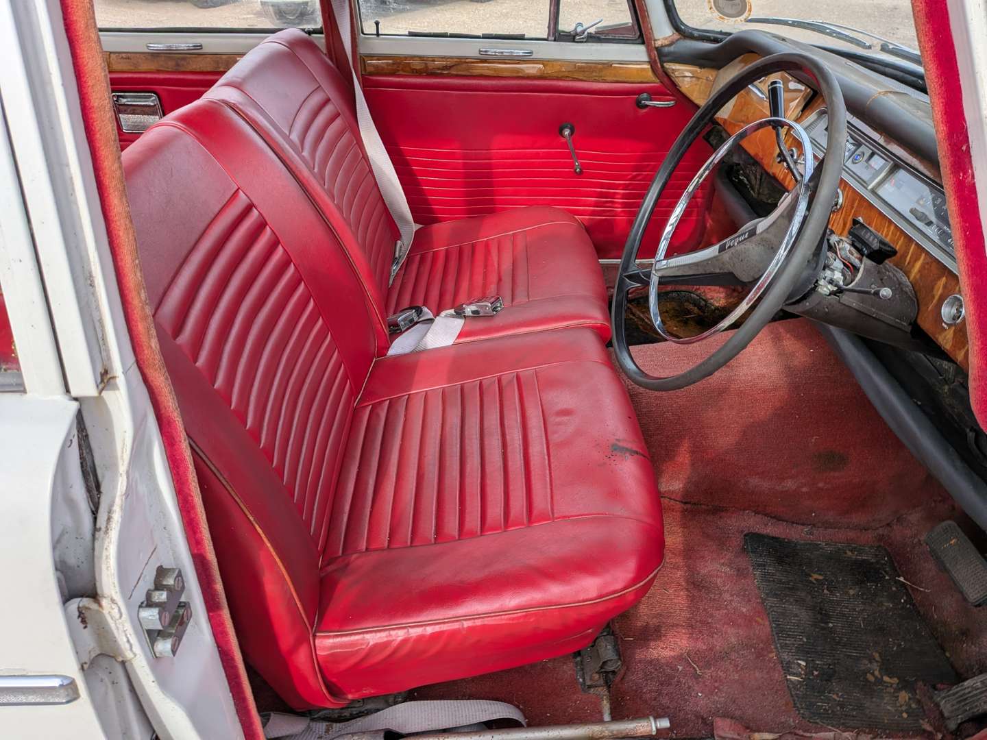 <p>1964 SINGER VOGUE AUTO</p>