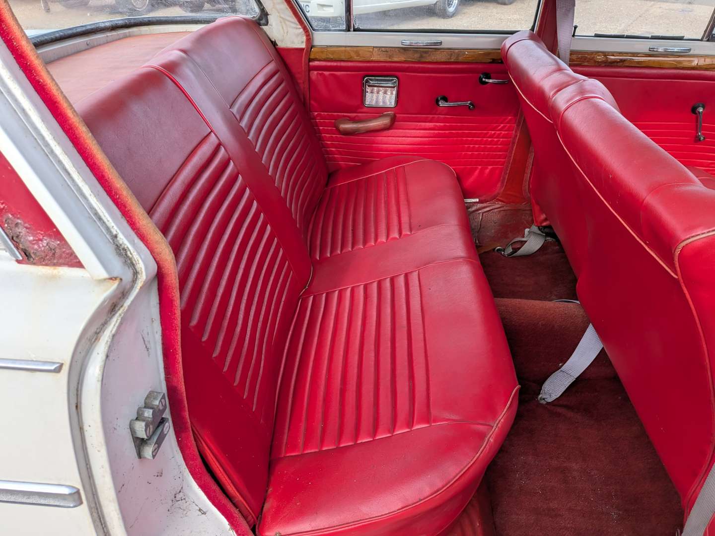<p>1964 SINGER VOGUE AUTO</p>