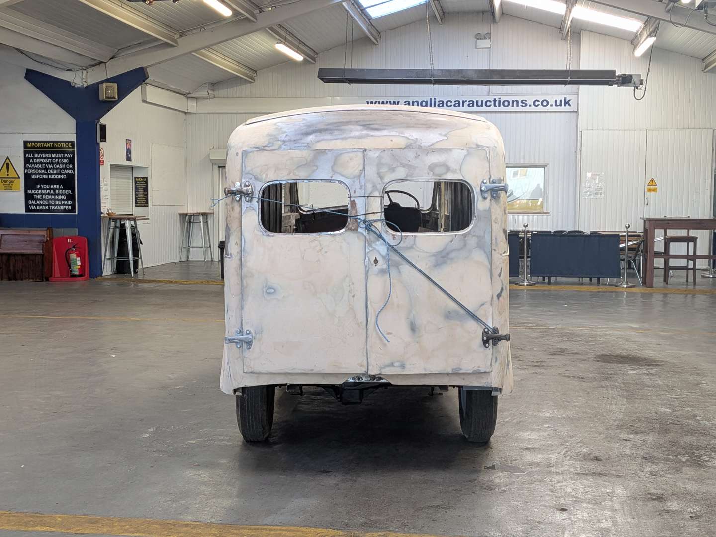 <p>1958 MORRIS J-TYPE VAN</p>