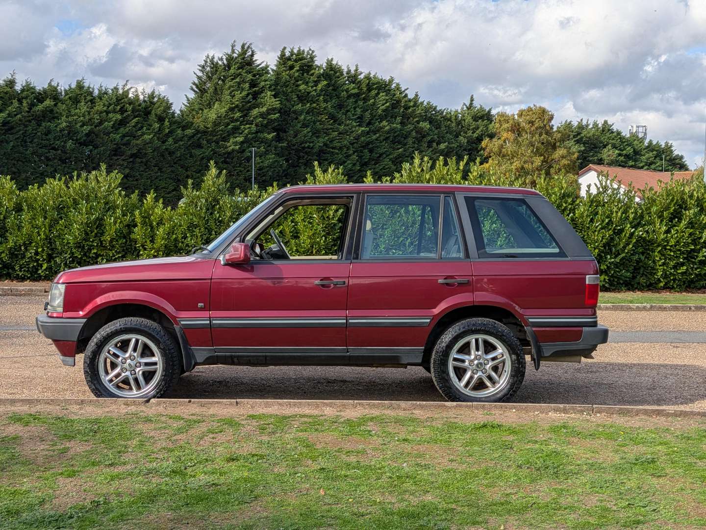 <p>1999 RANGE ROVER P38 HSE AUTO</p>