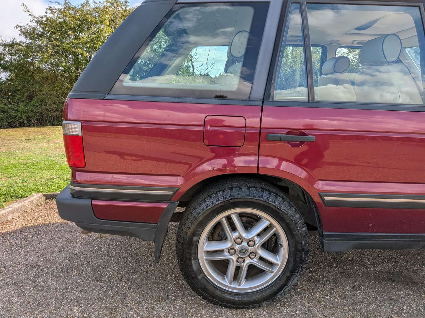 <p>1999 RANGE ROVER P38 HSE AUTO</p>