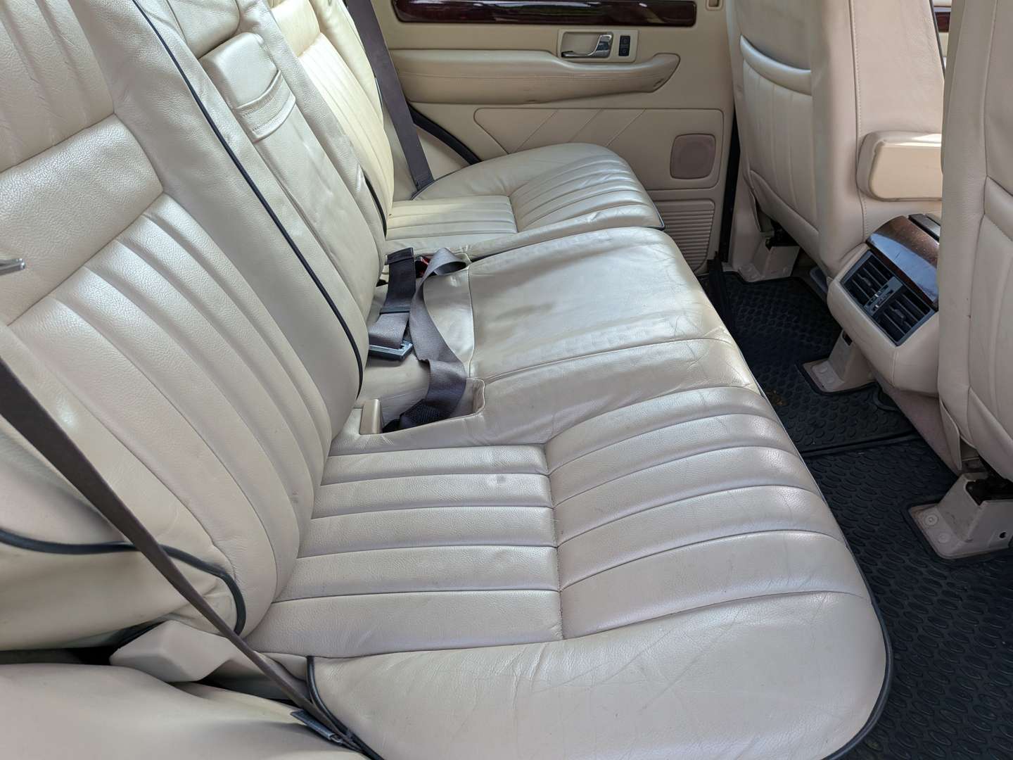 <p>1999 RANGE ROVER P38 HSE AUTO</p>