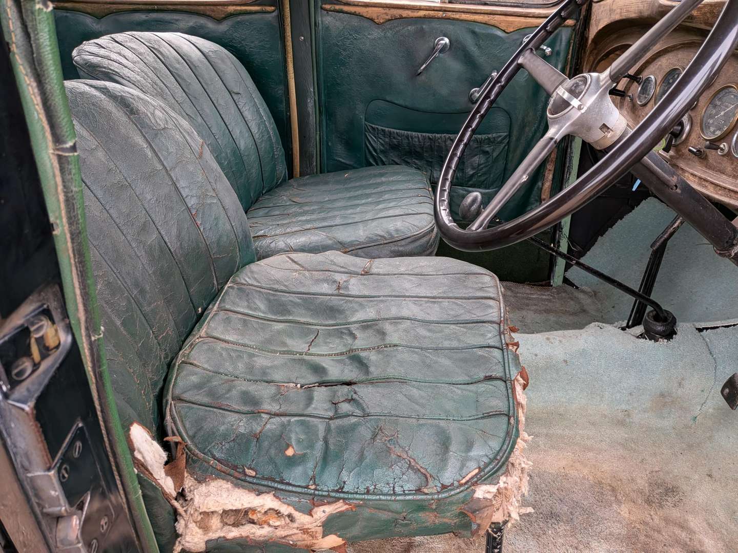 <p>1935 VAUXHALL 14/6 SALOON</p>
