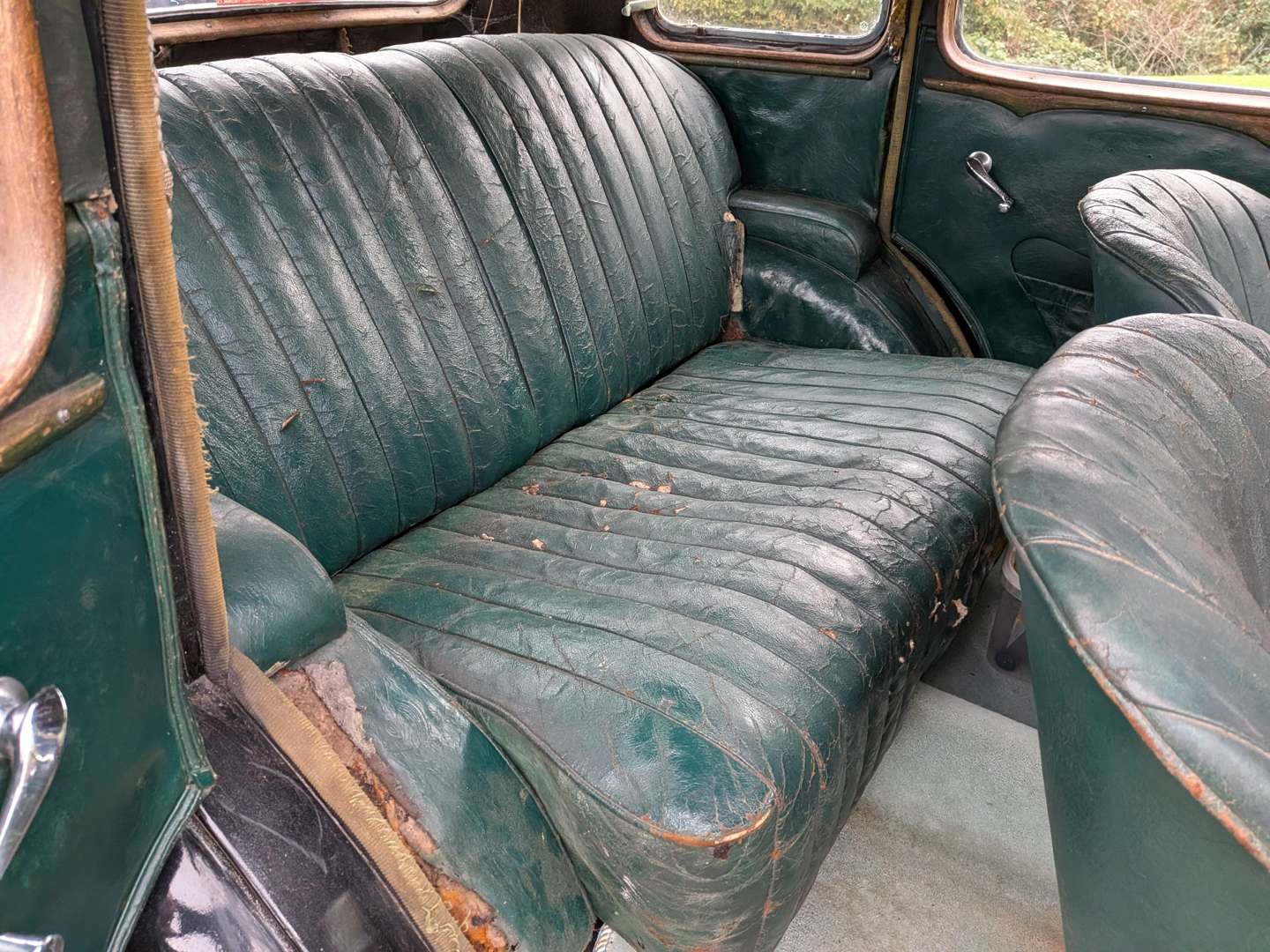 <p>1935 VAUXHALL 14/6 SALOON</p>