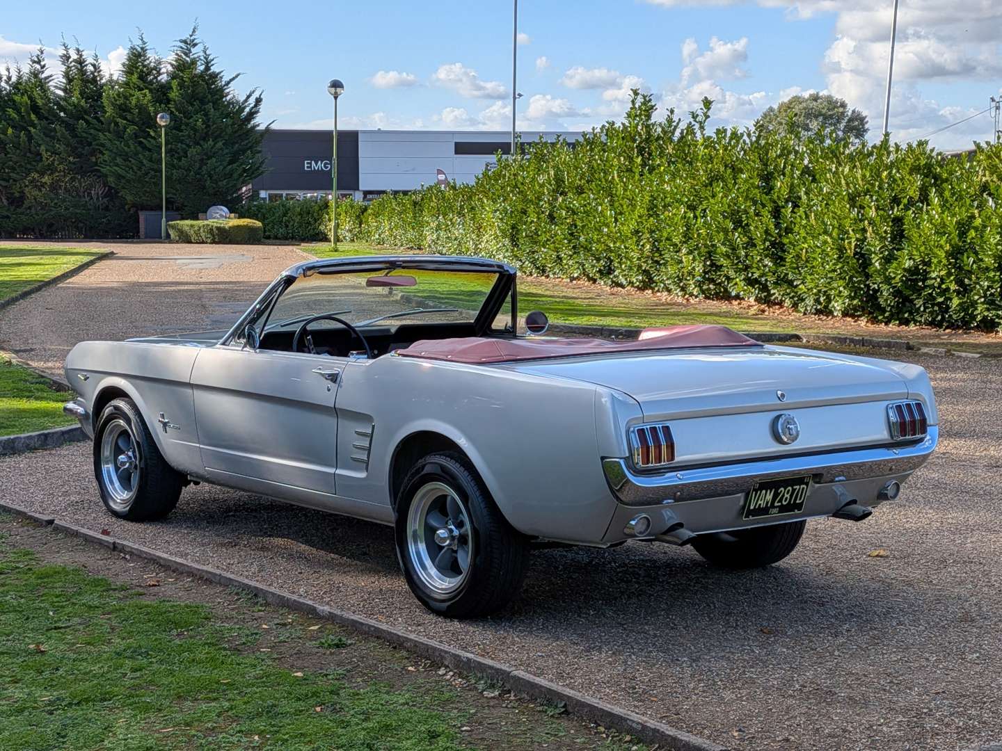 <p>1966 FORD MUSTANG CONVERTIBLE AUTO LHD</p>