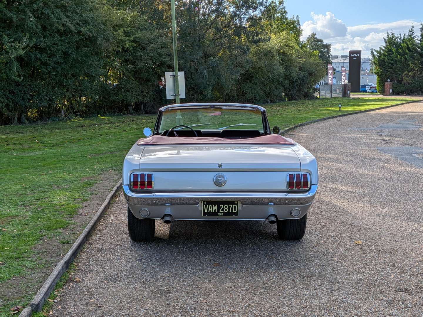 <p>1966 FORD MUSTANG CONVERTIBLE AUTO LHD</p>