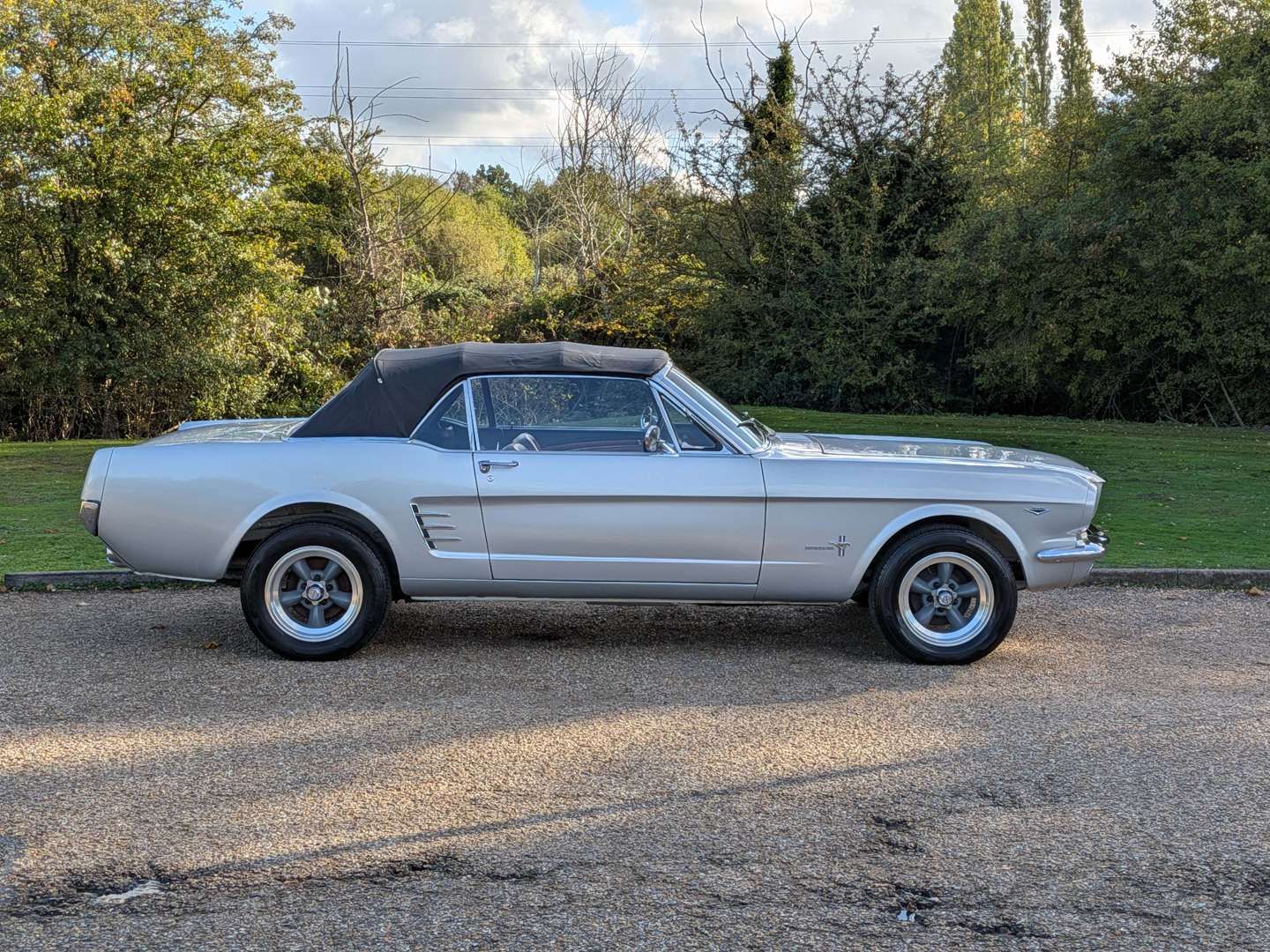 <p>1966 FORD MUSTANG CONVERTIBLE AUTO LHD</p>