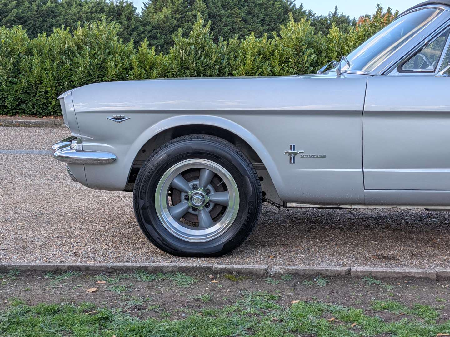 <p>1966 FORD MUSTANG CONVERTIBLE AUTO LHD</p>