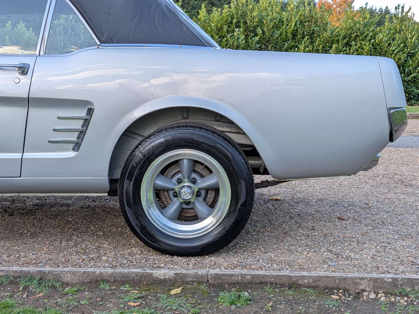 <p>1966 FORD MUSTANG CONVERTIBLE AUTO LHD</p>