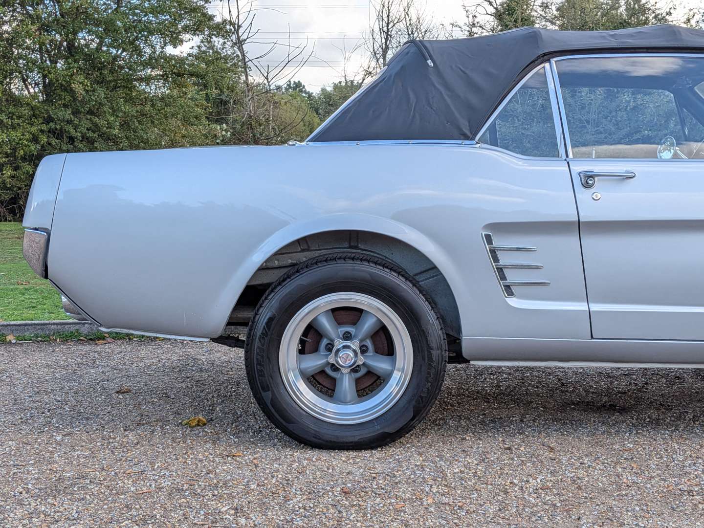 <p>1966 FORD MUSTANG CONVERTIBLE AUTO LHD</p>