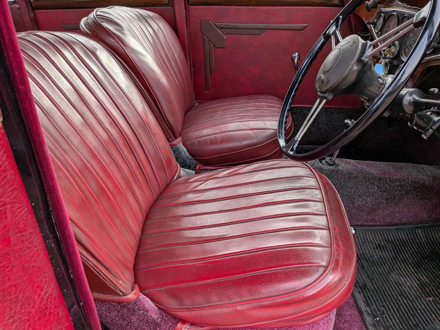 <p>1948 ROVER 12</p>