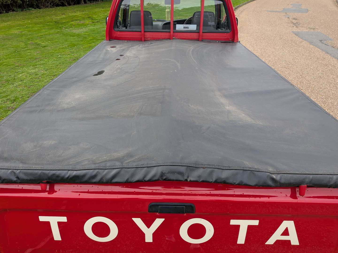 <p>1997 TOYOTA HI-LUX 4X4 DIESEL</p>