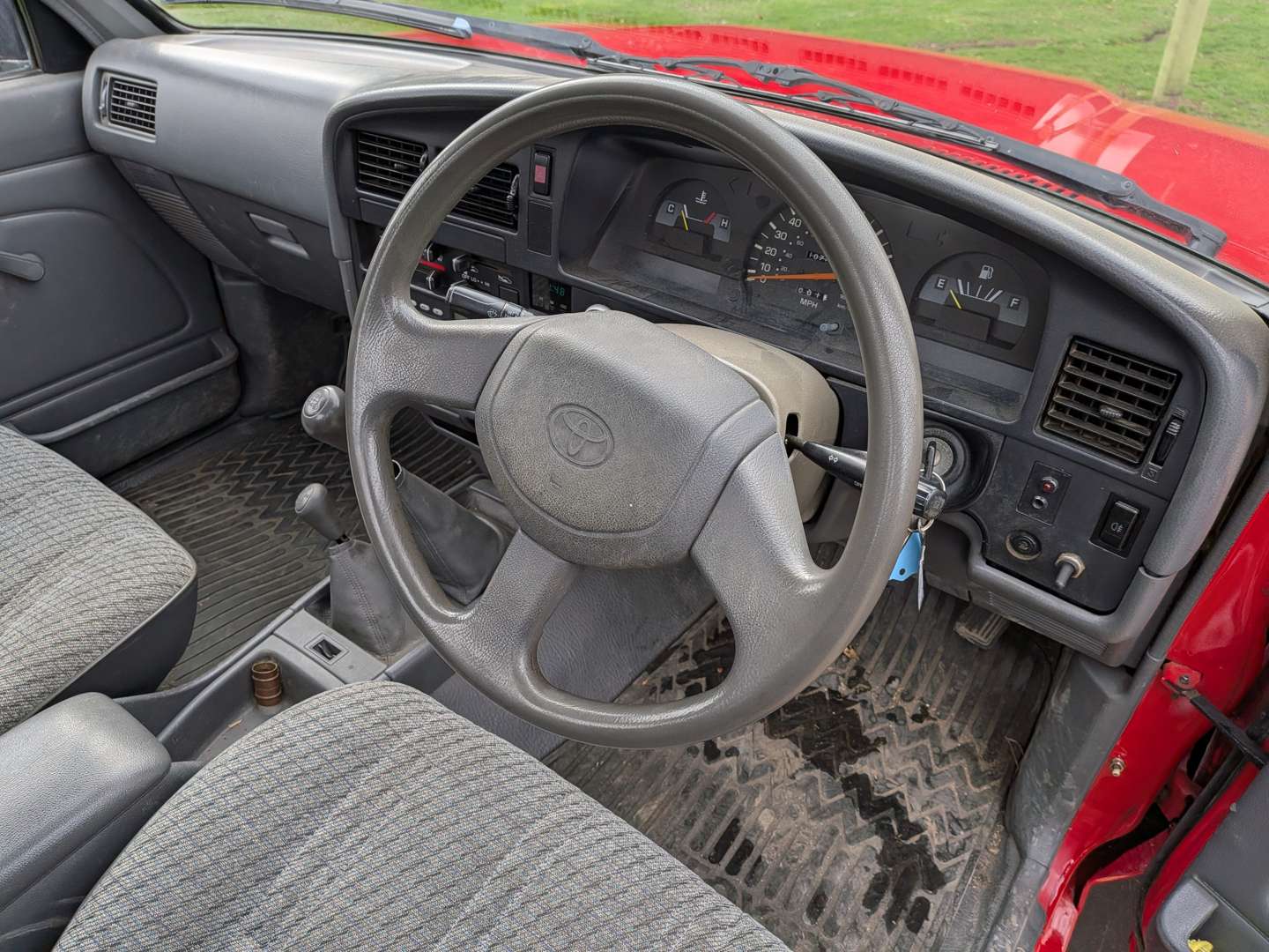 <p>1997 TOYOTA HI-LUX 4X4 DIESEL</p>