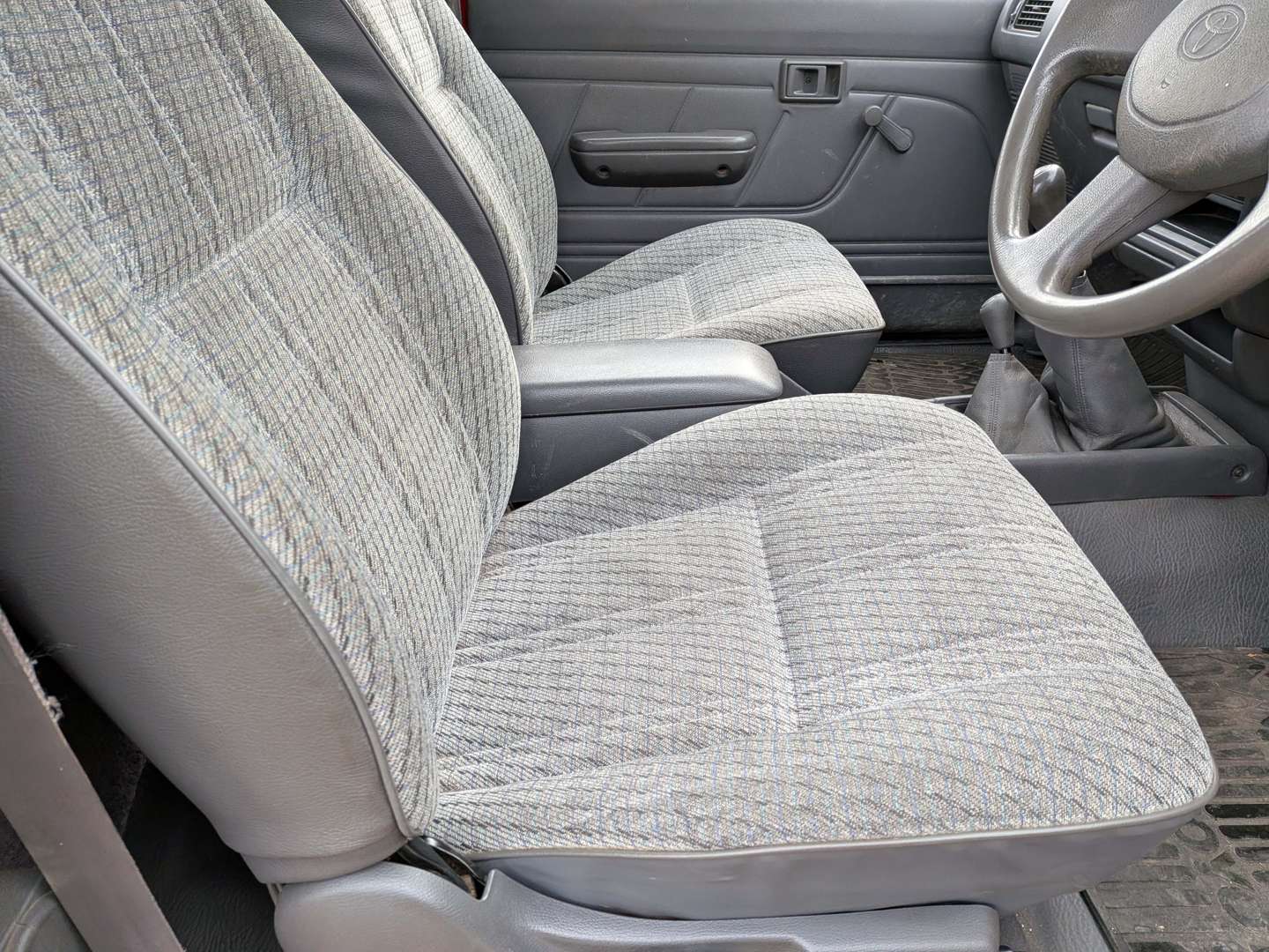 <p>1997 TOYOTA HI-LUX 4X4 DIESEL</p>