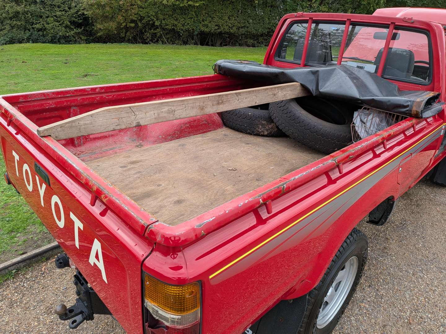 <p>1997 TOYOTA HI-LUX 4X4 DIESEL</p>