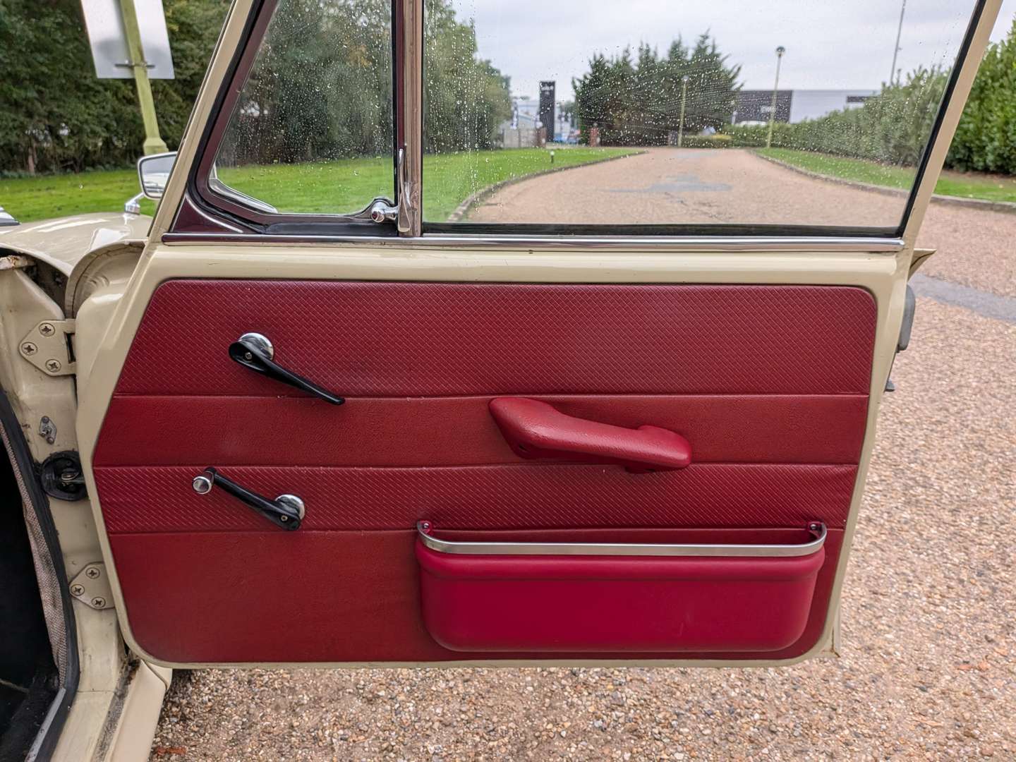 <p>1970 AUSTIN 1100</p>