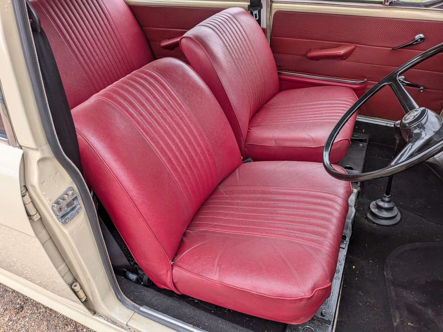 <p>1970 AUSTIN 1100</p>