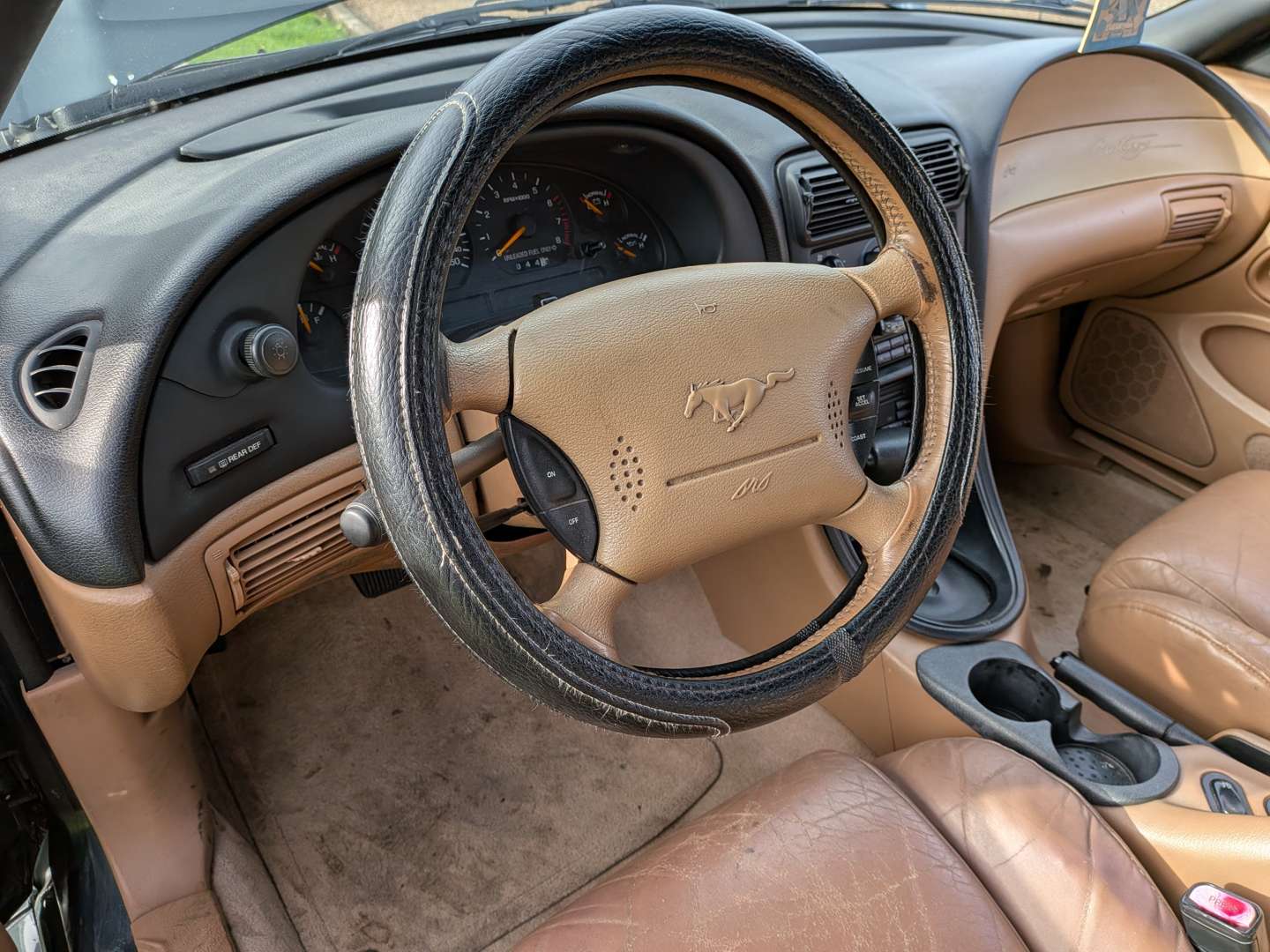 <p>1998 FORD MUSTANG GT V8 CONVERTIBLE</p>