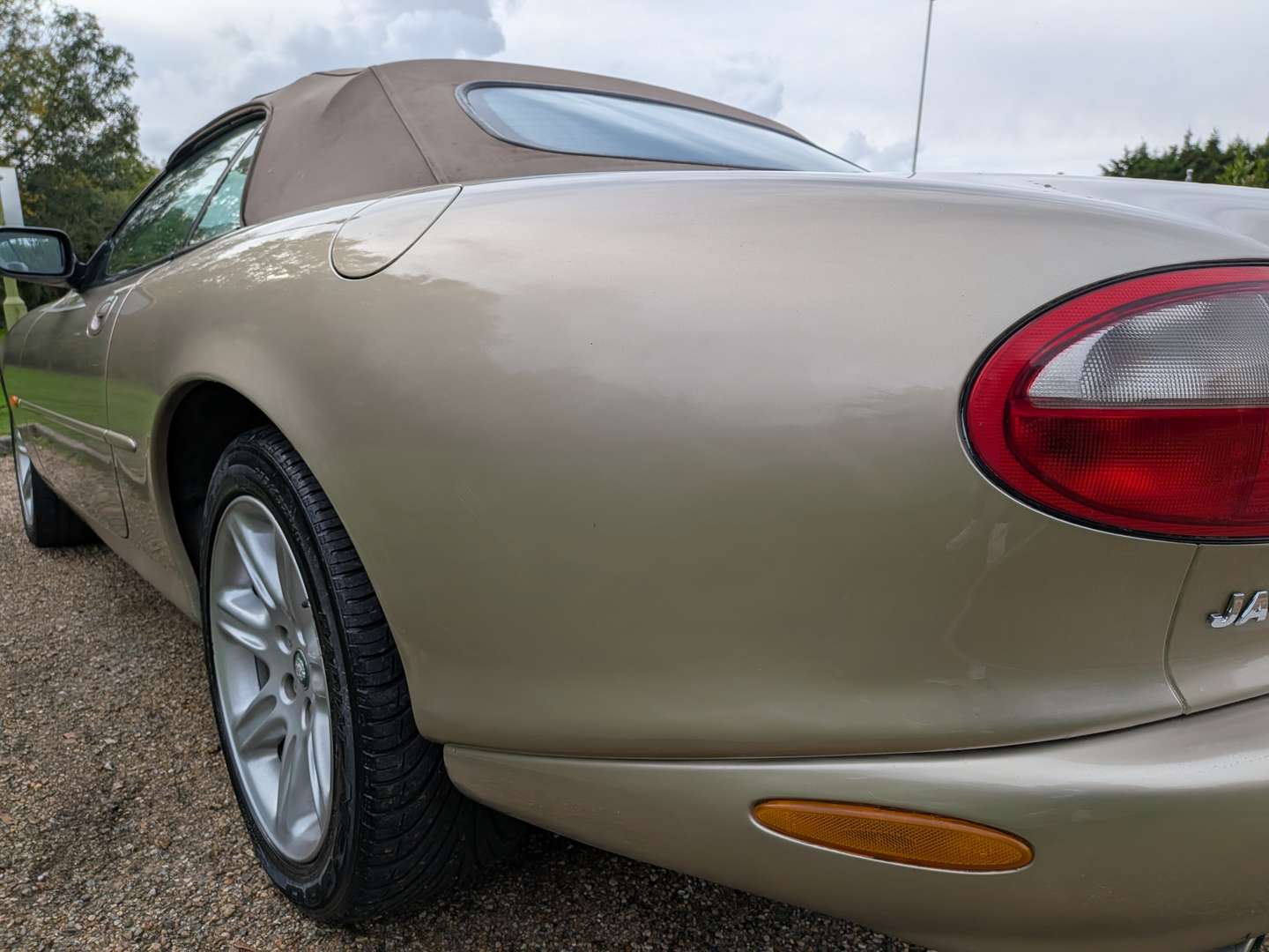 <p>1998 JAGUAR XK8 CONVERTIBLE</p>