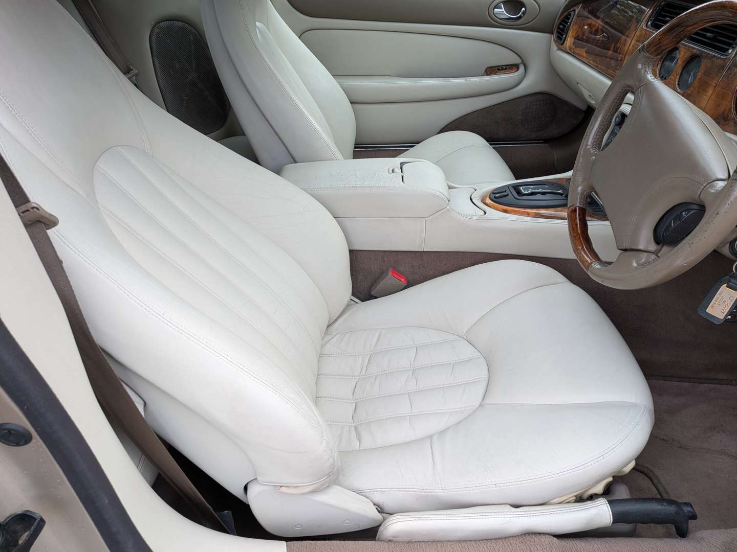<p>1998 JAGUAR XK8 CONVERTIBLE</p>