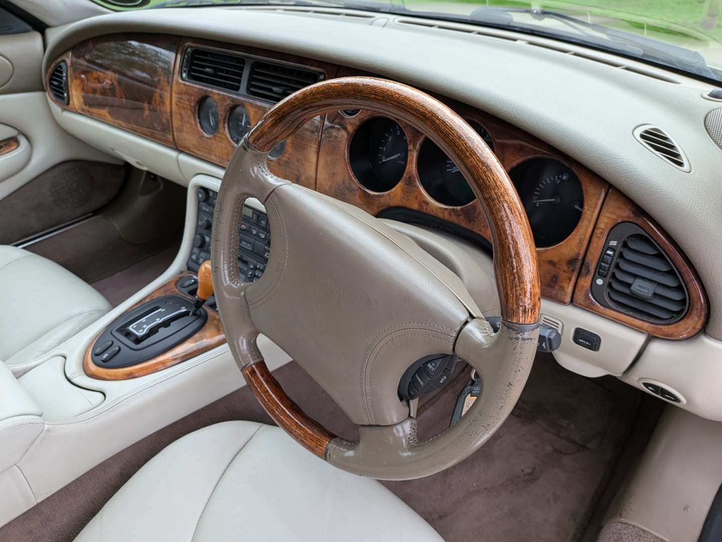 <p>1998 JAGUAR XK8 CONVERTIBLE</p>