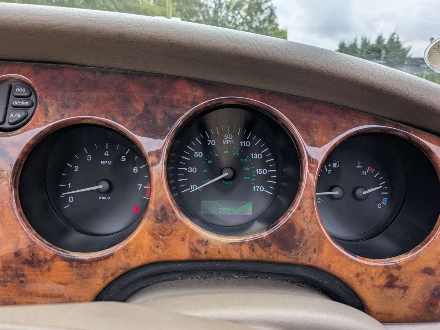 <p>1998 JAGUAR XK8 CONVERTIBLE</p>
