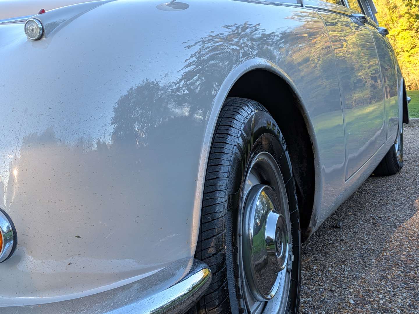 <p>1969 DAIMLER V8 250</p>