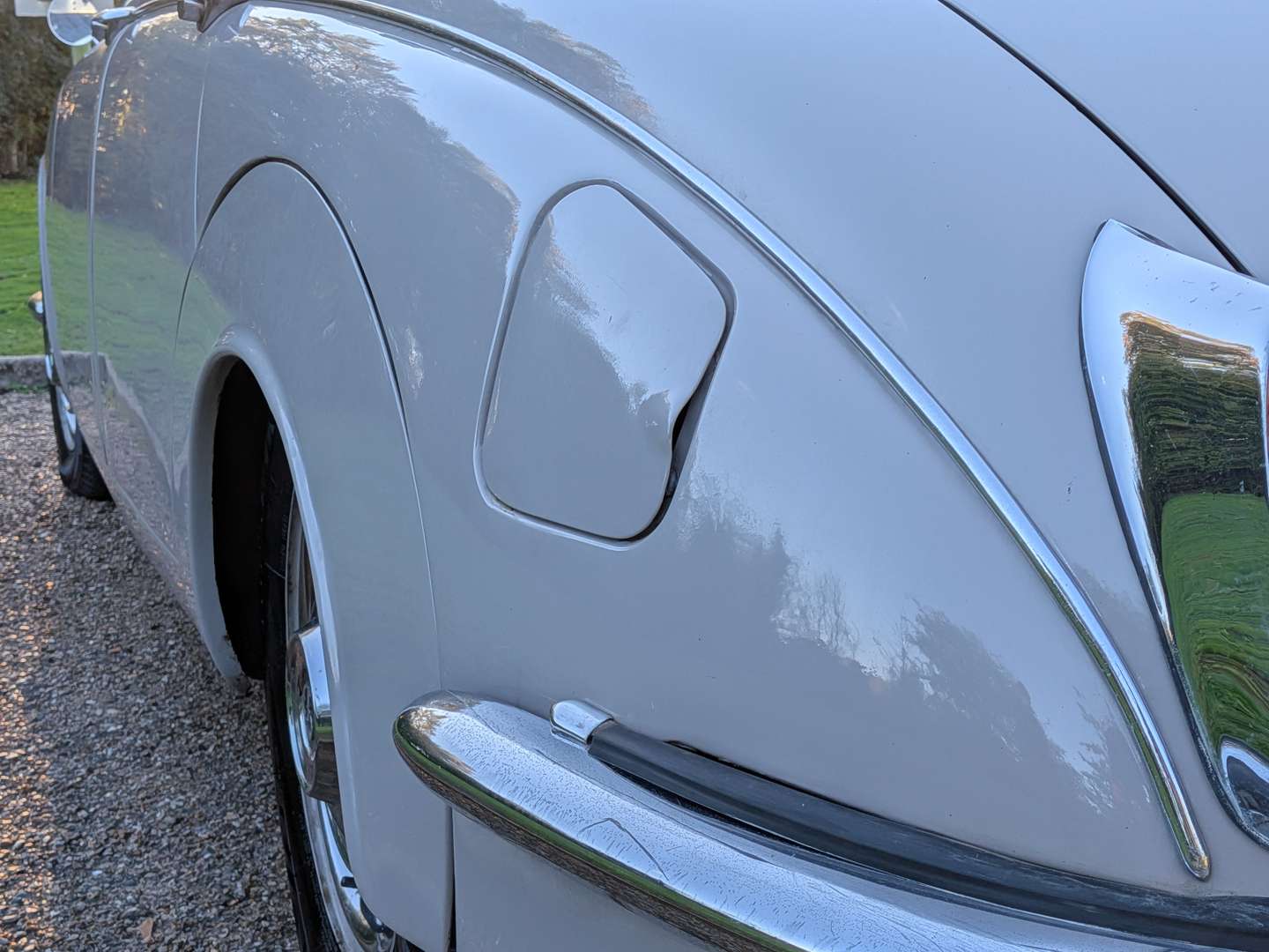<p>1969 DAIMLER V8 250</p>