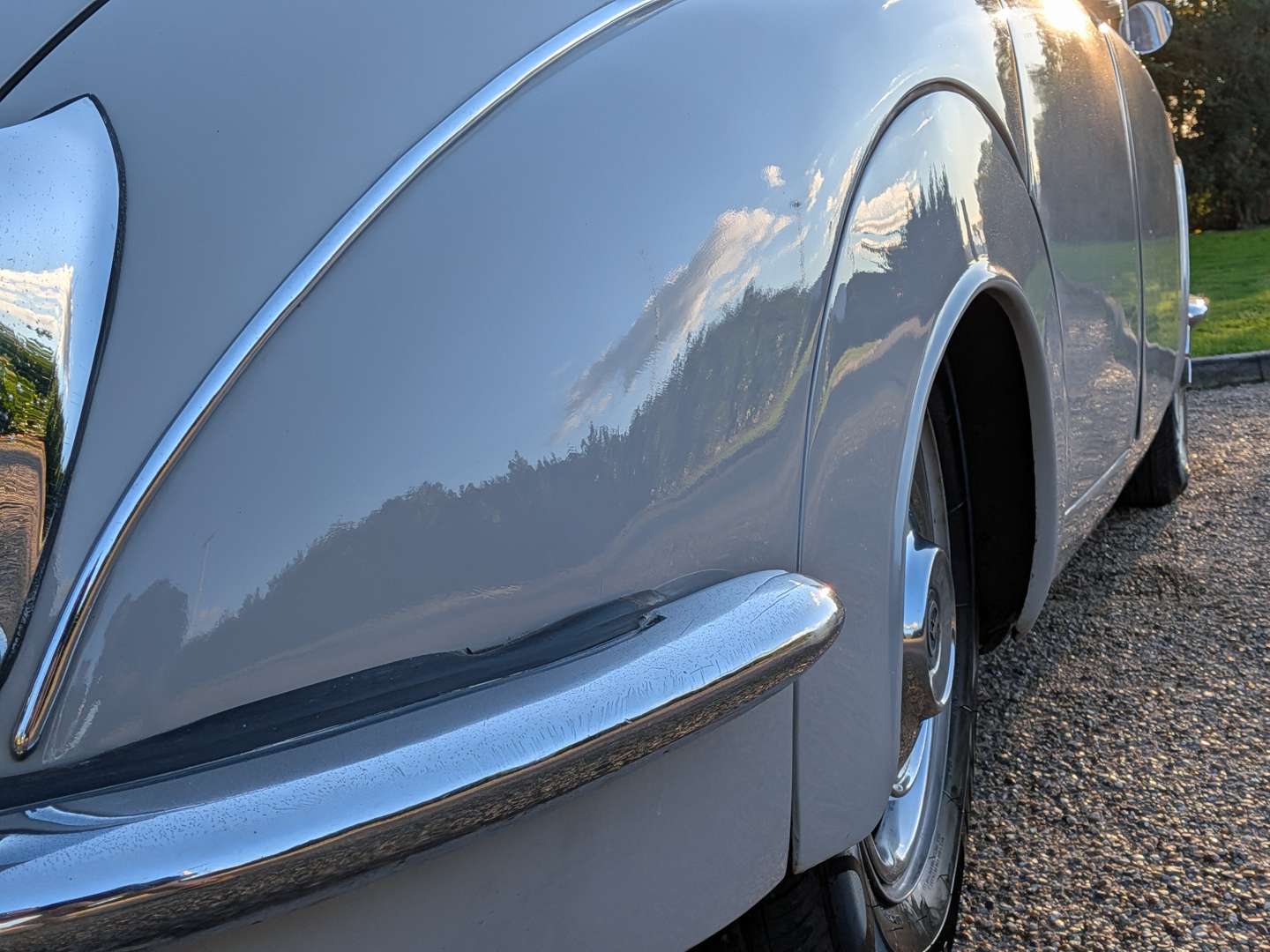 <p>1969 DAIMLER V8 250</p>