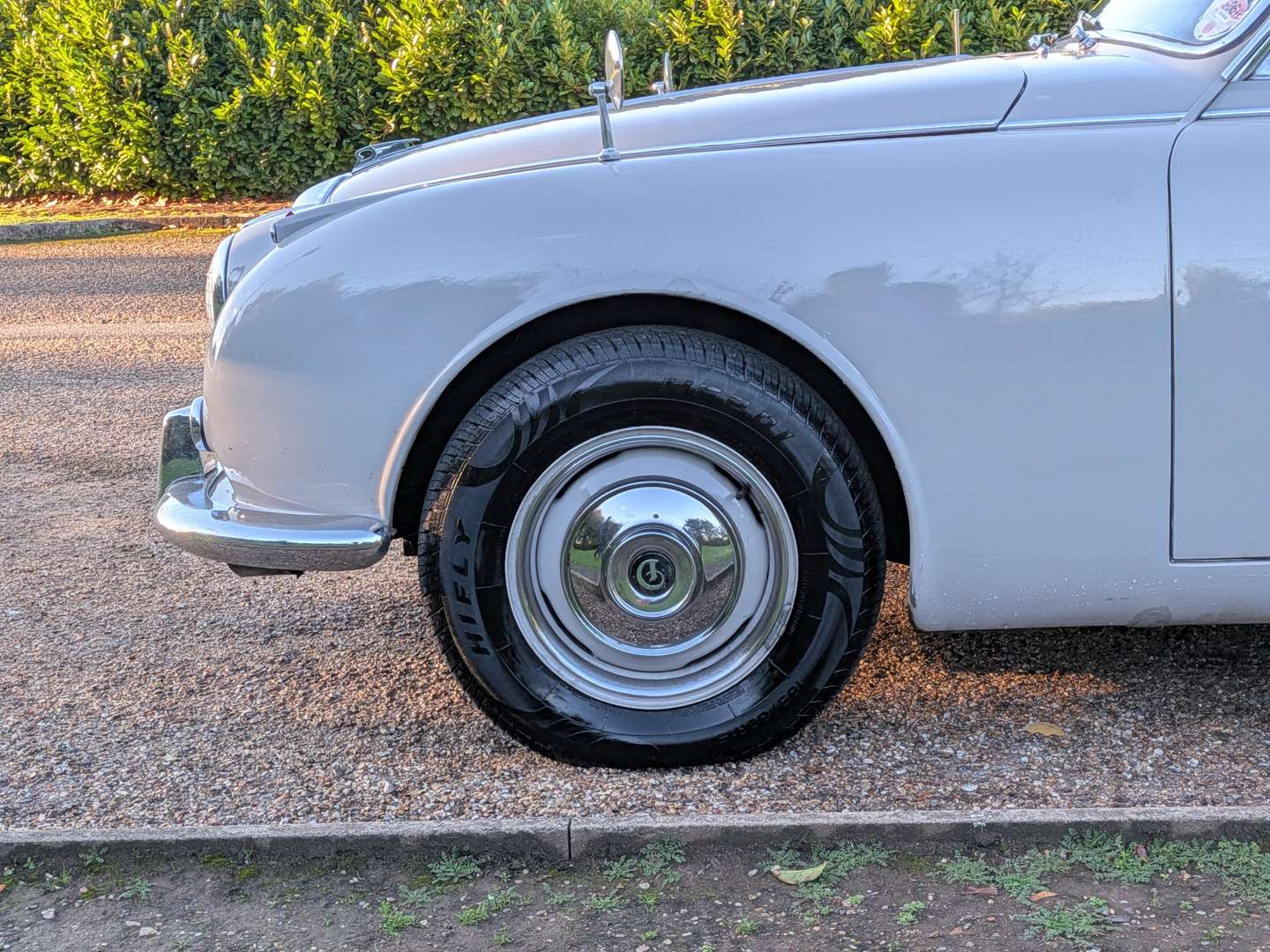 <p>1969 DAIMLER V8 250</p>
