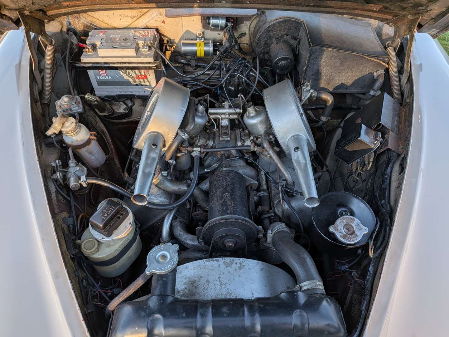 <p>1969 DAIMLER V8 250</p>