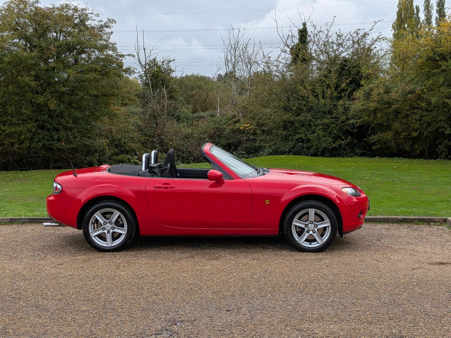 <p>2006 MAZDA MX-5</p>