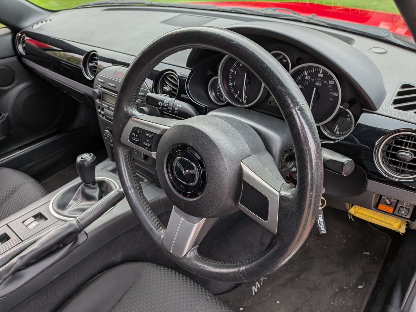 <p>2006 MAZDA MX-5</p>