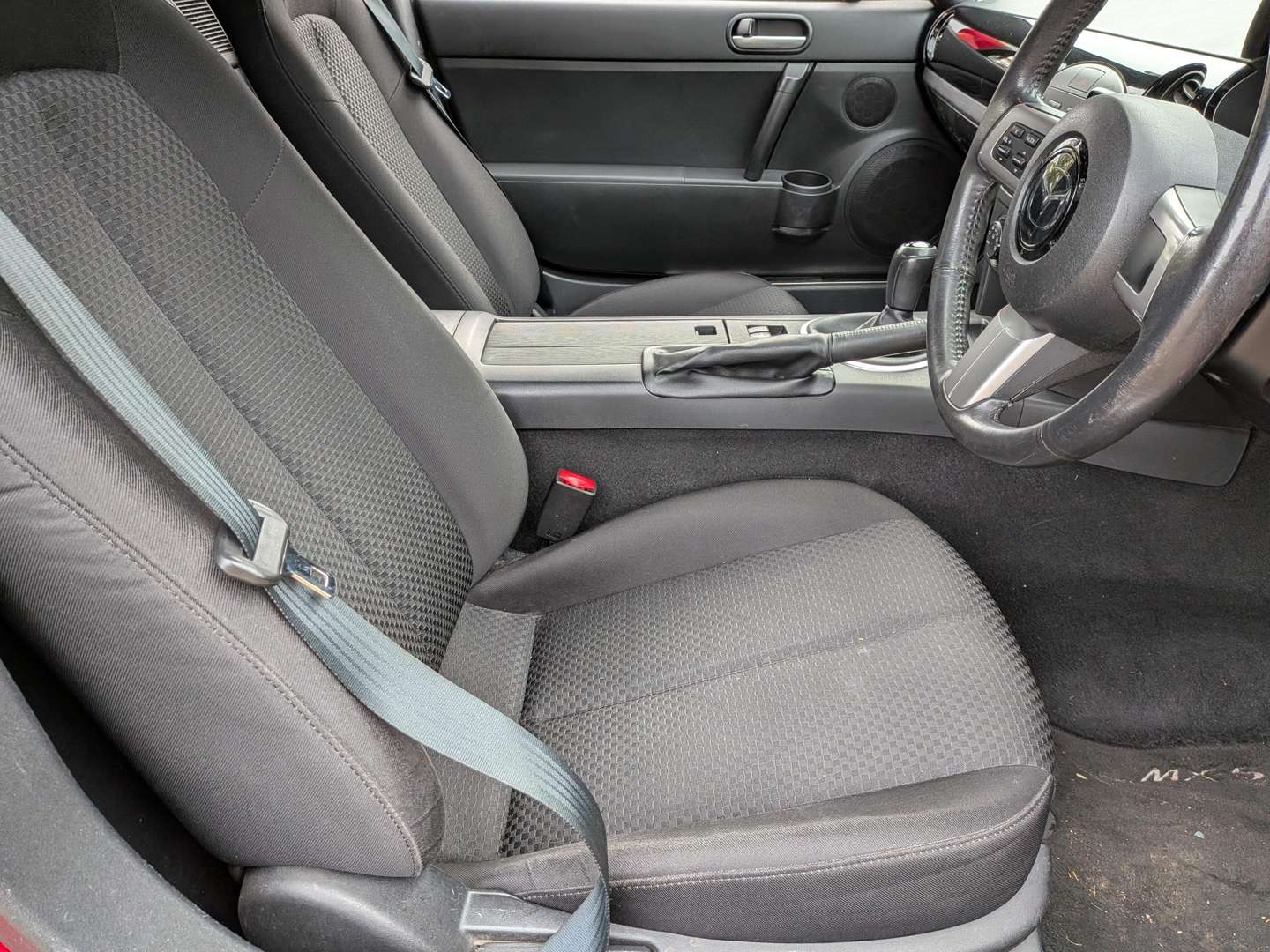 <p>2006 MAZDA MX-5</p>
