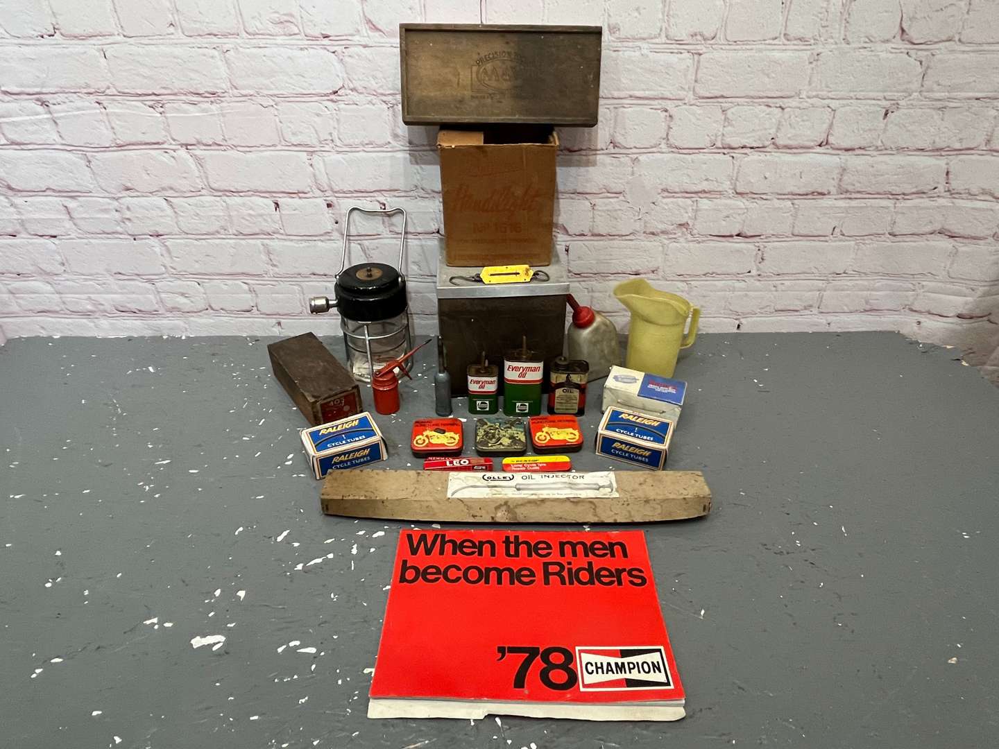 <p>Autojumblers Lot&nbsp;</p>