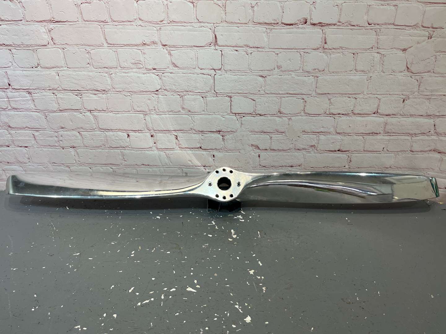 <p>Cast Aluminium Propeller With Wall Mount&nbsp;</p>