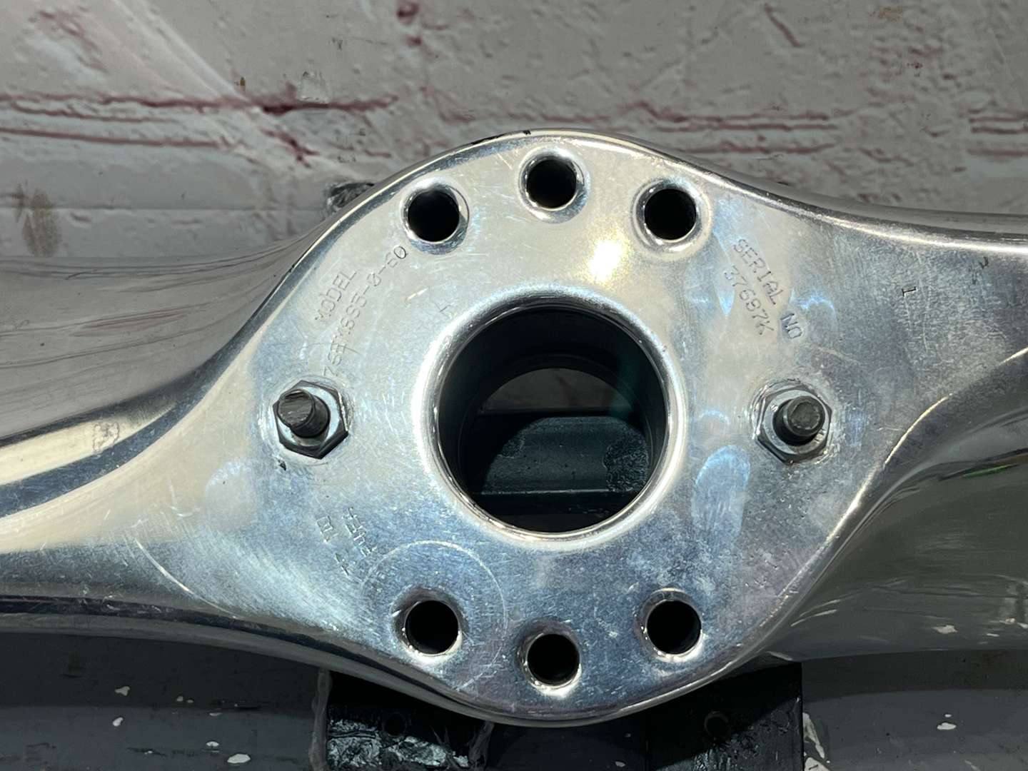 <p>Cast Aluminium Propeller With Wall Mount&nbsp;</p>