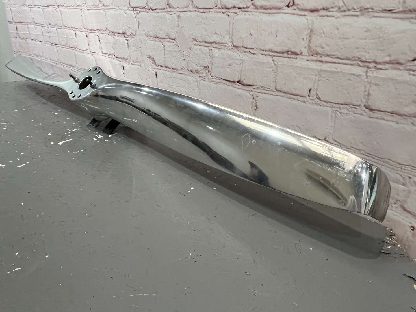 <p>Cast Aluminium Propeller With Wall Mount&nbsp;</p>